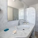Monolithia