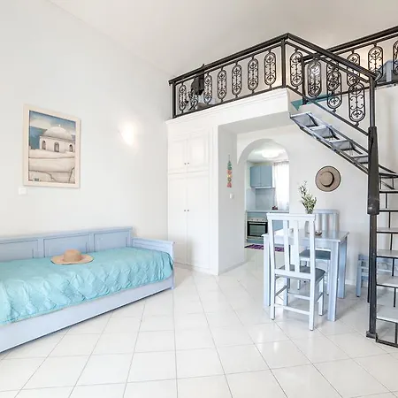 Monolithia * Kamari (Santorini)