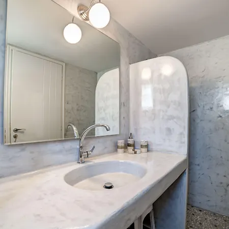 Apartment Monolithia *