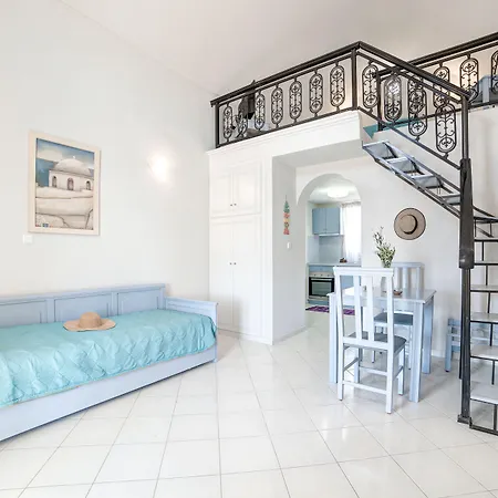 Monolithia * Kamari (Santorini)